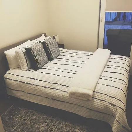 Apartment Modern 1 Bedroom Flat With Spacious Living And Huge Terrace *